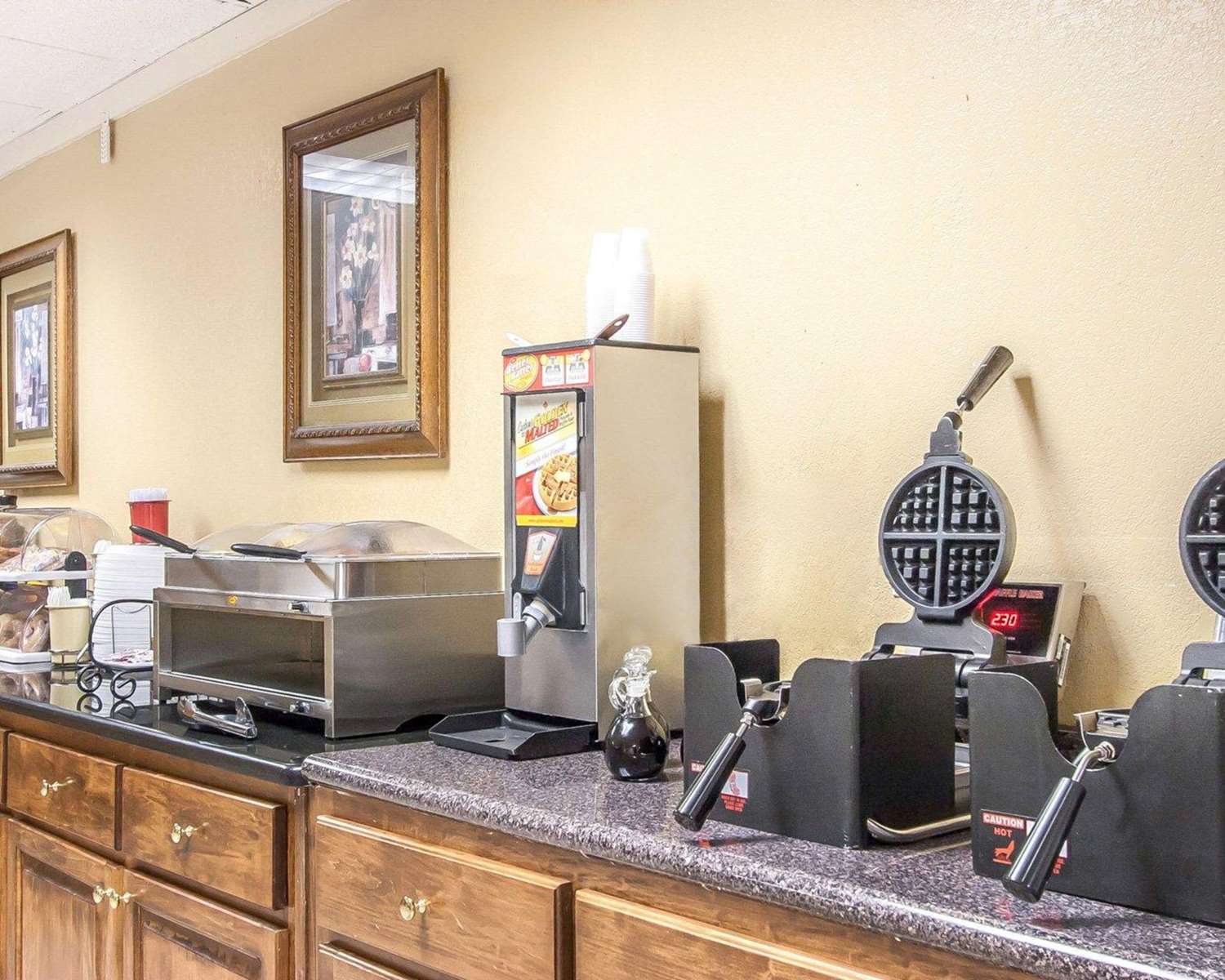 Clarion Inn & Suites University Center - photo 20