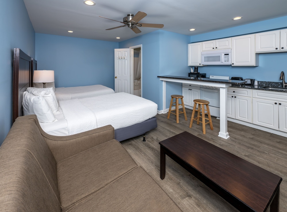 Commander Beach House Hotel - photo 34