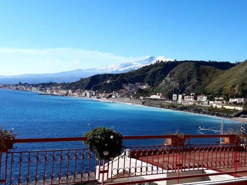 White Lotus Apartment — 4-Star Luxury Hotel in Taormina, Italy