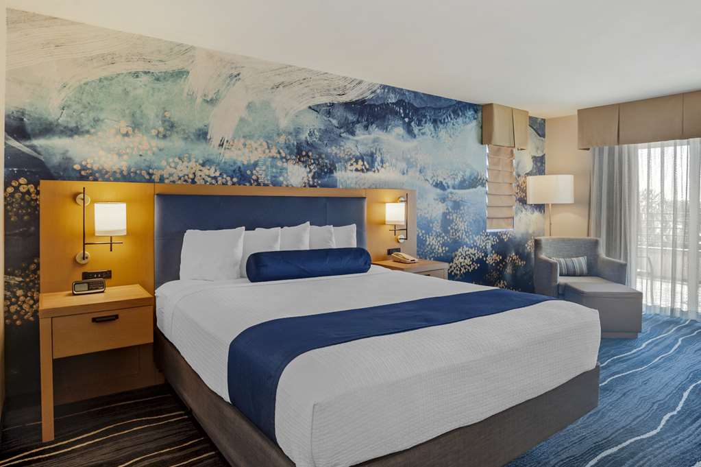 Best Western Plus Marina Gateway Hotel - photo 45