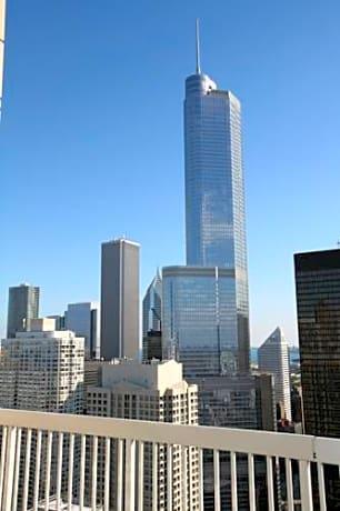 Grand Plaza — 4-Star Luxury Hotel in Chicago, United States