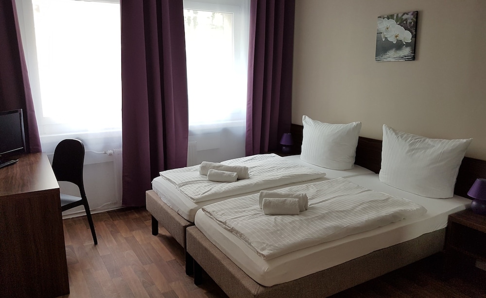 Hotel Pension Eberty - carbon neutral hotel in Berlin