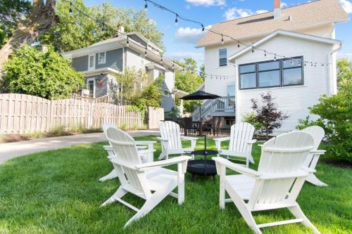 Dundee Getaway Firepit Bbq Walk To Dining Shops — Omaha