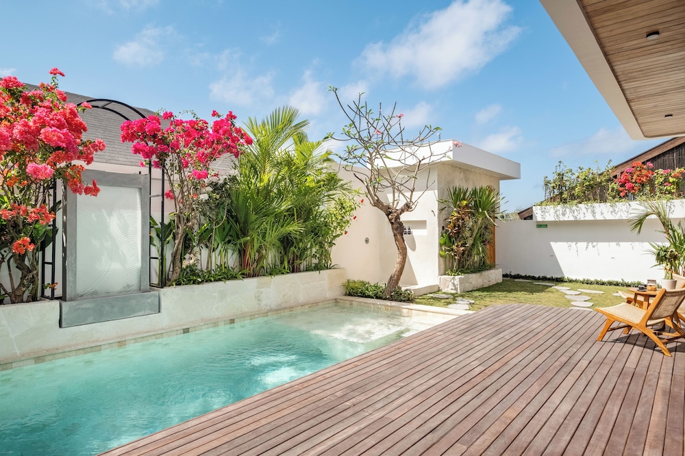 Villa Ukulele Uluwatu — 4-Star Luxury Hotel in Pecatu, Indonesia