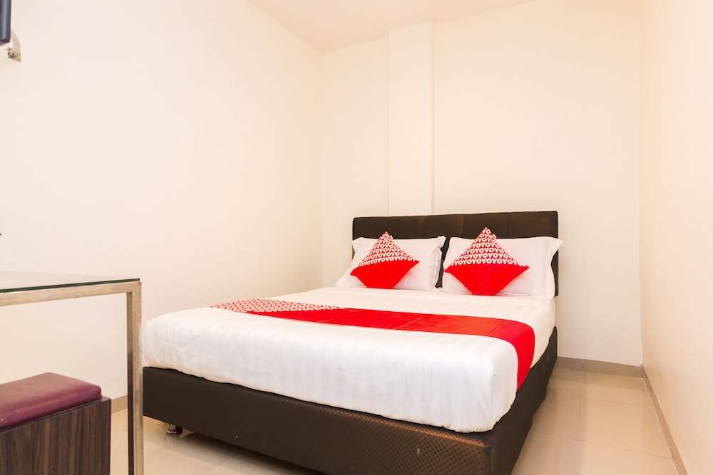 Oyo 1635 New Star Hotel — Batam