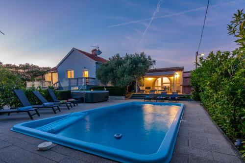 Holiday House Lavanda — 4-Star Luxury Hotel in Zemunik Donji, Croatia