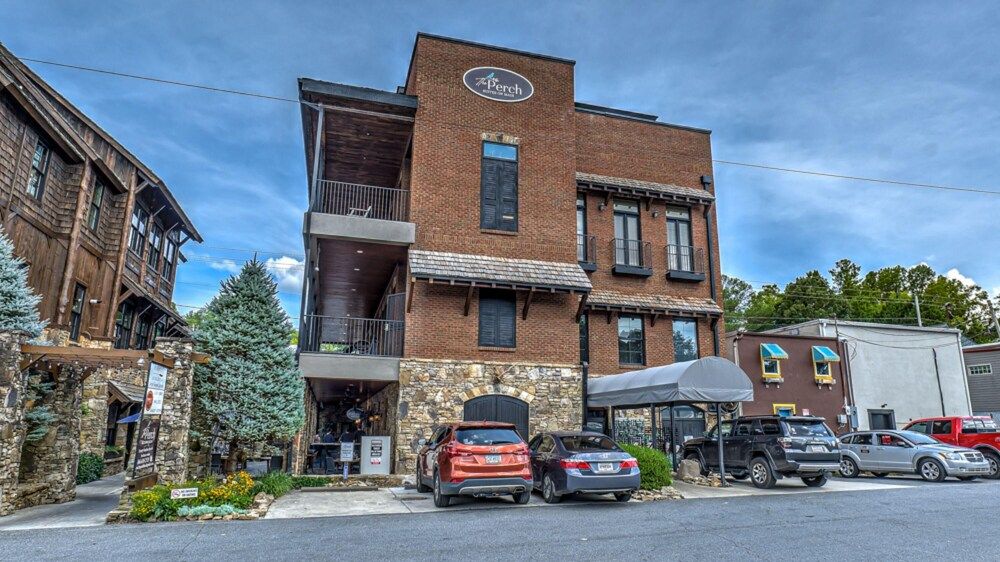 Perch 3 - carbon neutral hotel in Blue Ridge