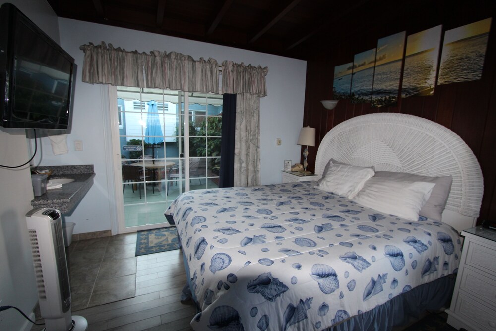 Edgewater Beach Inn - photo 5