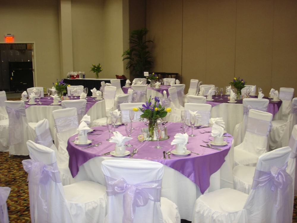 Hilton Garden Inn Victorville - photo 20