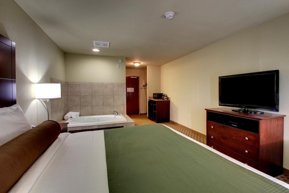 Cobblestone Inn & Suites Carrington - photo 24