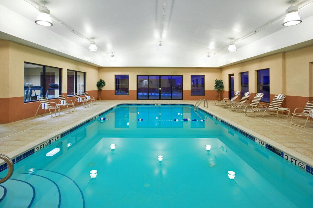 Holiday Inn Express Hotel & Suites Cleveland Streetsboro by IHG - photo 17