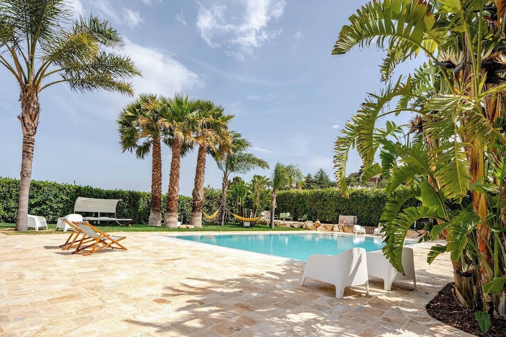 Massaroom — 4-Star Luxury Hotel in Conversano, Italy