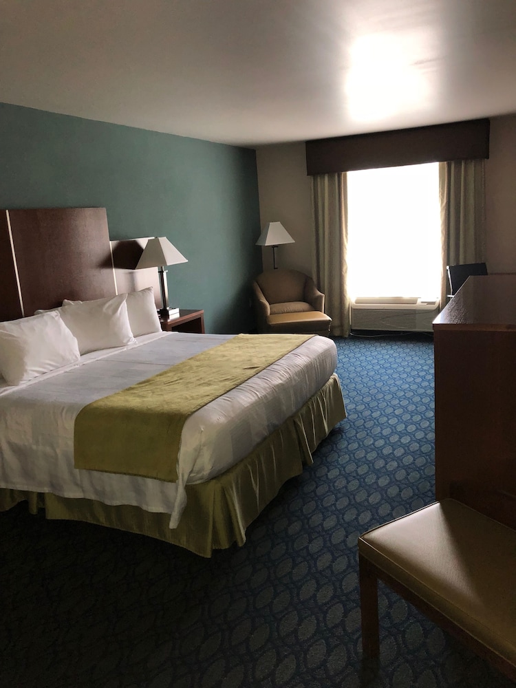 Country View Inn & Suites - photo 21
