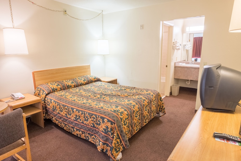 E Z 8 Motel Old Town - photo 5