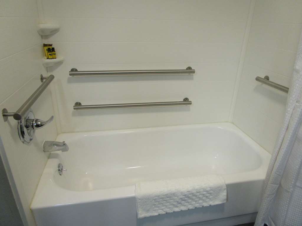 Best Western Plus Bloomington East Hotel - photo 13