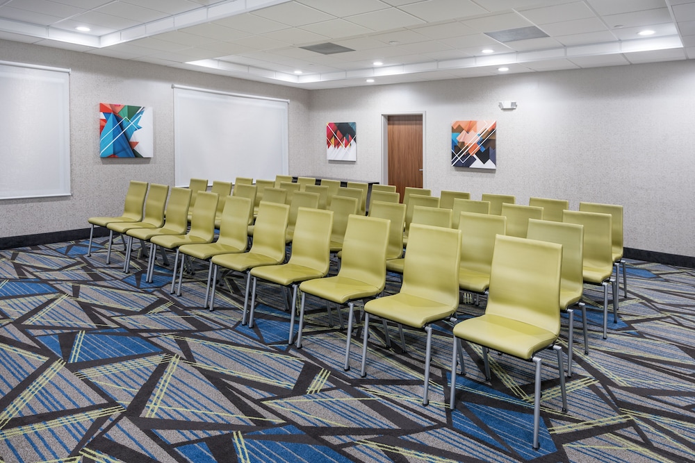 Holiday Inn Express & Suites Sugar Land SE Missouri City by IHG - photo 27
