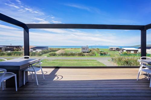 Southern Breeze Colac Bay Beach House — 4-Star Luxury Hotel in Riverton, New Zealand