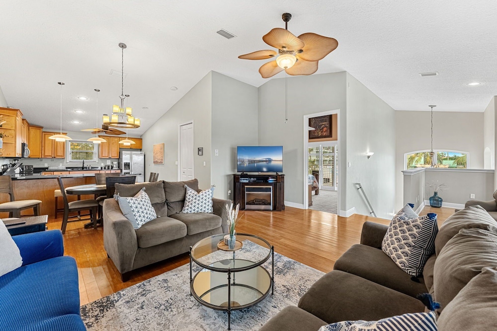 3811 Ocean Beach Blvd in Cocoa Beach, United States