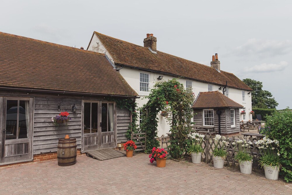 The Ferry House — 4-Star Luxury Hotel in Eastchurch, United Kingdom