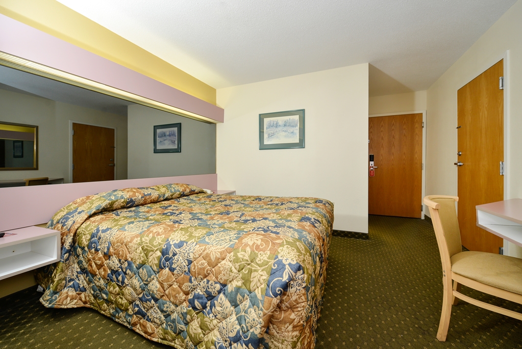 Americas Best Value Inn East Syracuse - photo 12