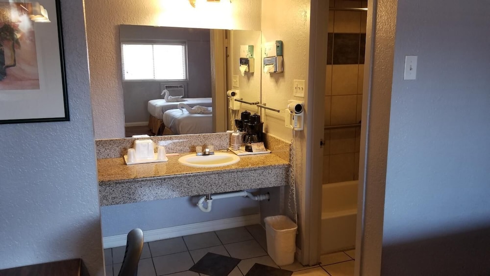 Santa Fe Inn Pueblo - photo 19