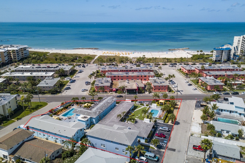 St Pete Beach Suites - photo 98