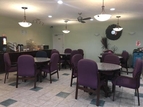 Houston Inn and Suites - photo 18