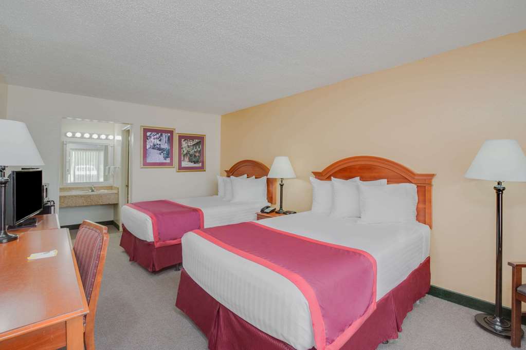 Days Inn by Wyndham Asheville West - photo 4