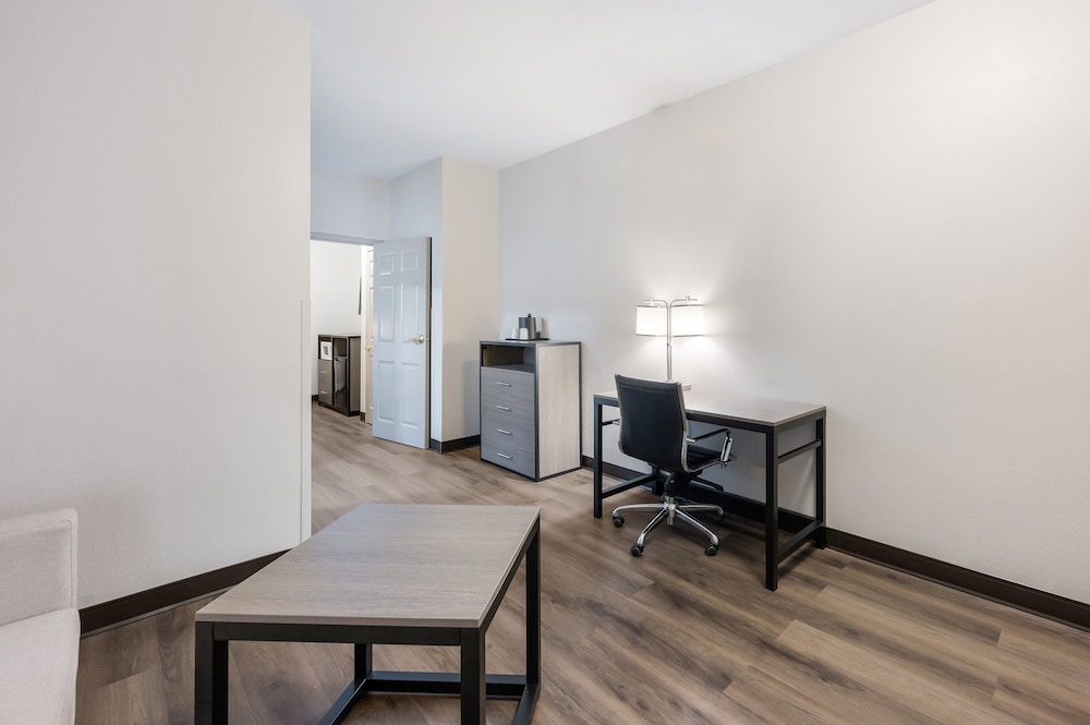 Red Roof Inn PLUS & Suites Birmingham Bessemer - photo 12