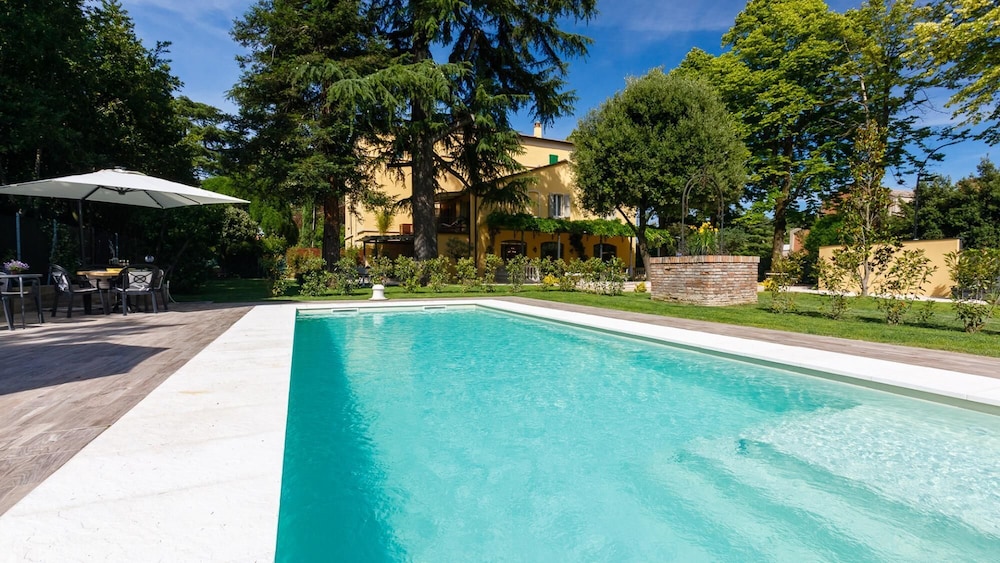 La Casa Di Nanì 8 Emma Villas — 4-Star Luxury Hotel in Forli, Italy