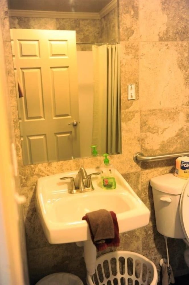 Camelot Inn at Honeyville - photo 11