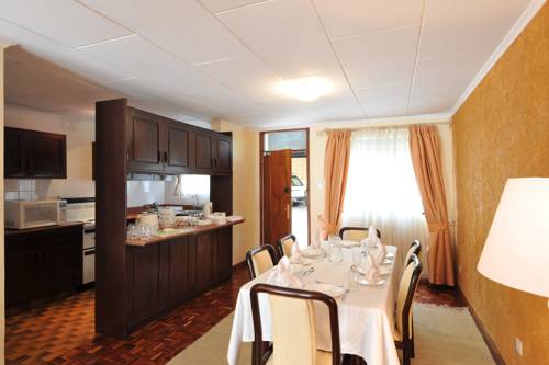 Mimosa Court Apartments