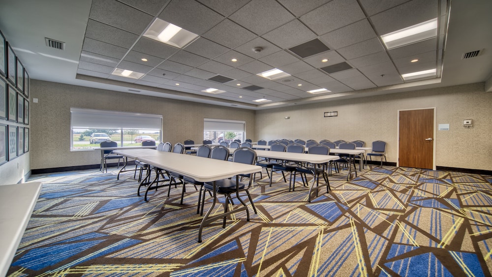 Holiday Inn Express & Suites Kokomo South by IHG - photo 35