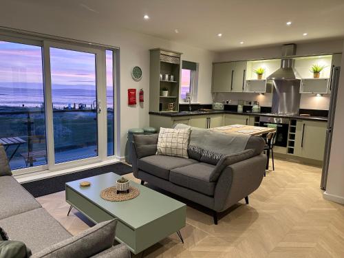 Beach View Flat on Coastal Path — 4-Star Luxury Hotel in Llanelli, United Kingdom