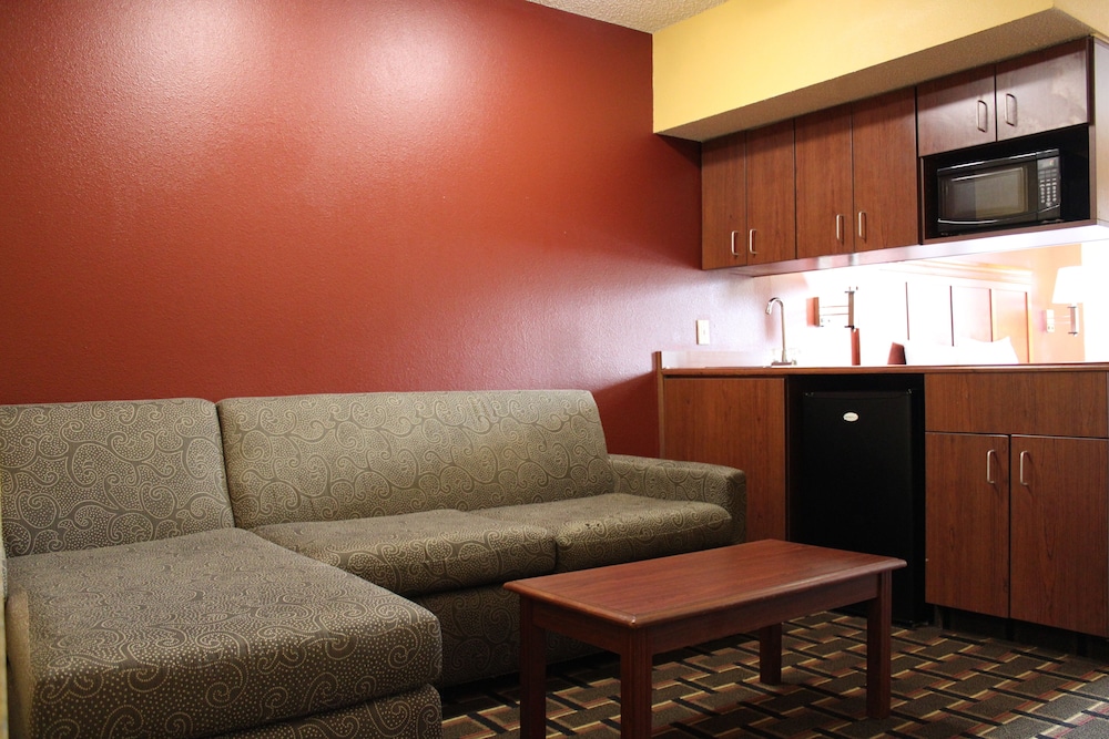HomeTown Inn & Suites - photo 16