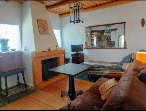 La Casita En La Alcornocosa Sevilla — El Castillo De Las Guardas