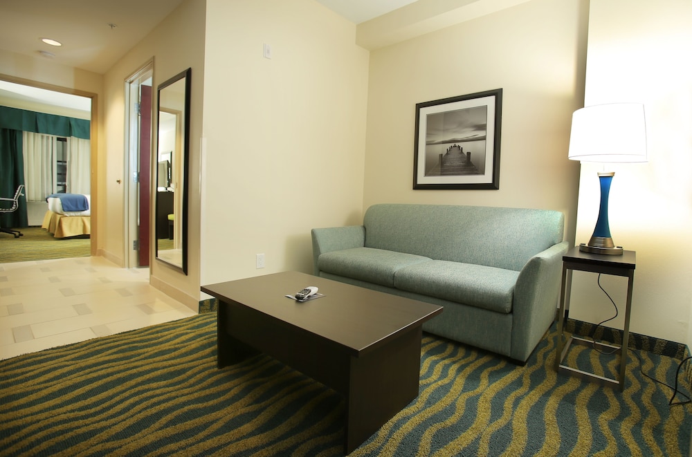 Holiday Inn Express & Suites Southport Oak Island Area an IHG Hotel - photo 2