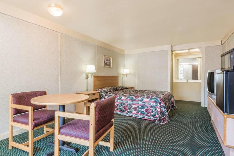 Knights Inn Franklin Middletown - photo 15