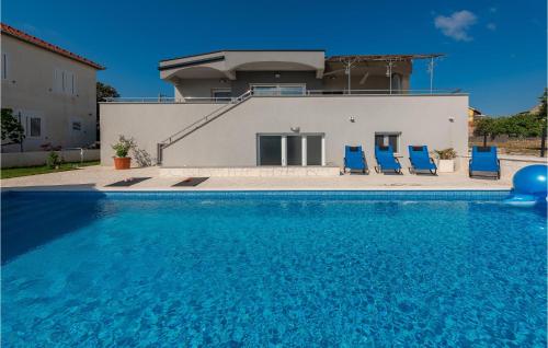 5 Bedroom Cozy Home In Vrsi — 4-Star Luxury Hotel in Vrsi, Croatia