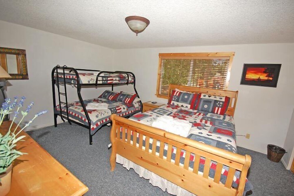 1247 Lester Street - photo 2
