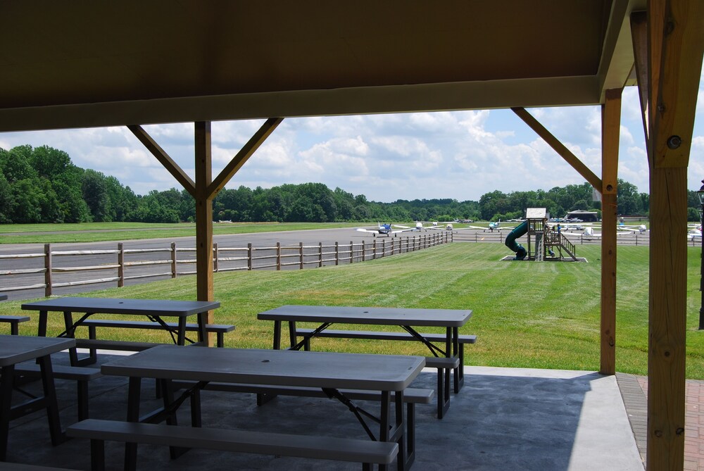 Flying W Airport & Resort - photo 10