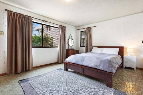Pet Friendly & Super Central Retro Beach Pad pet-friendly hotel Gold Coast