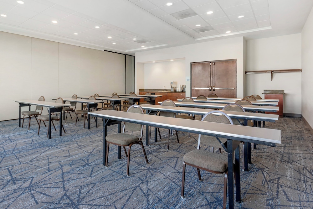 Holiday Inn Express & Suites Astoria by IHG - photo 53