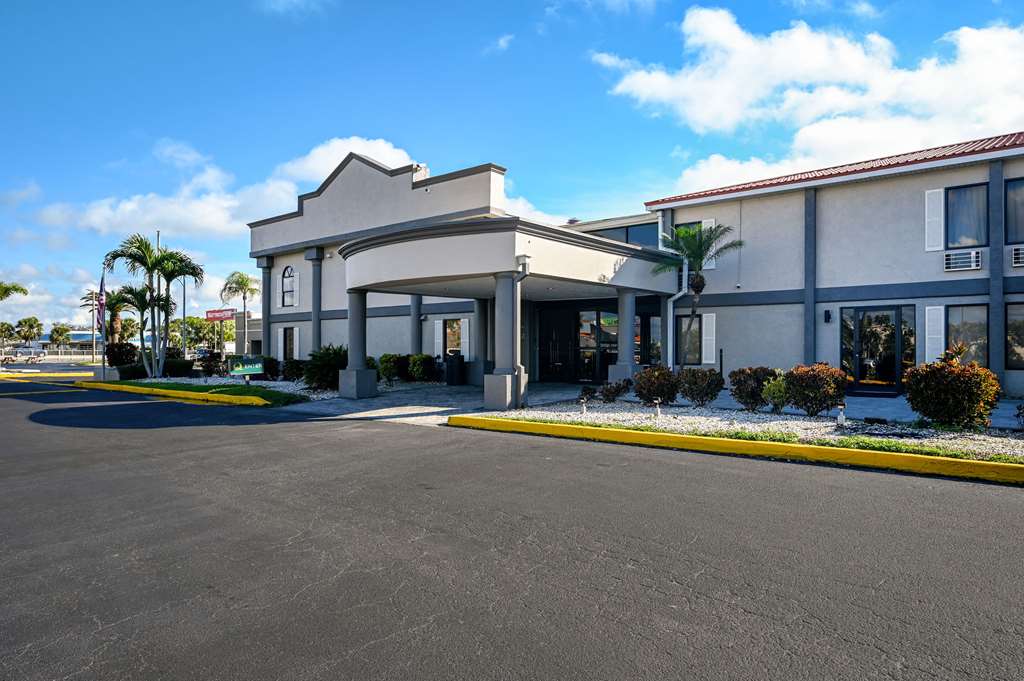 Quality Inn Fort Myers Cape Coral - photo 2