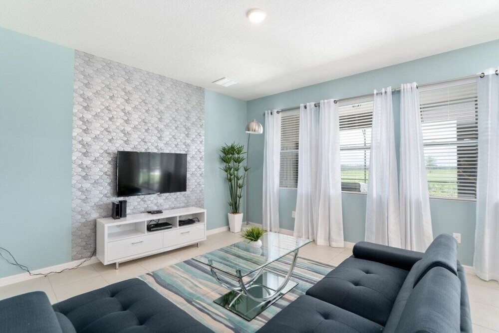 Lovely 4 Bed Pool Hm at Solterra Resort - photo 16