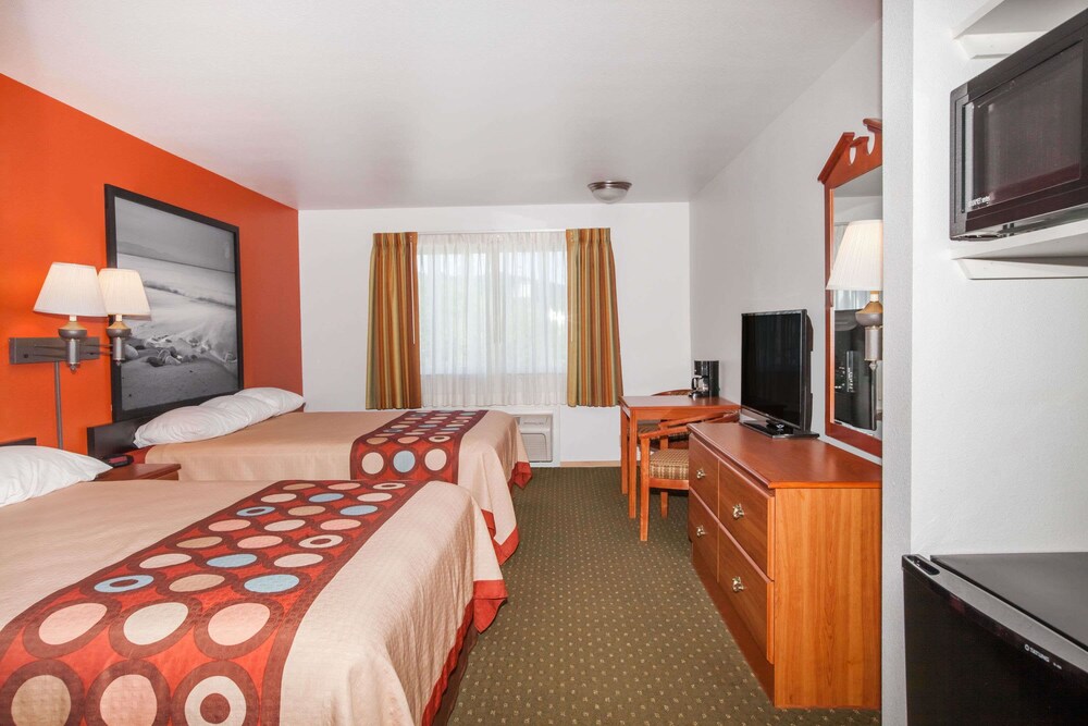 Super 8 by Wyndham Cloverdale Wine Country - photo 3