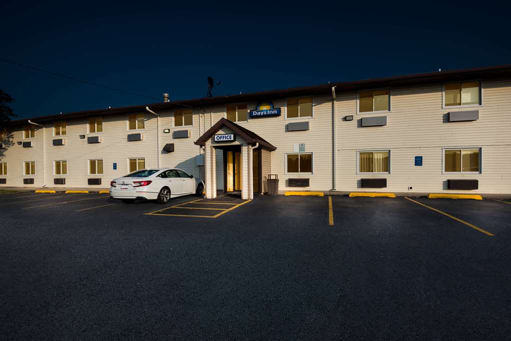 Days Inn by Wyndham Ankeny Des Moines - photo 8