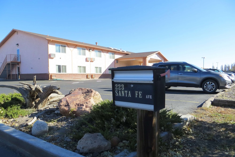 Days Inn by Wyndham Alamosa - photo 58