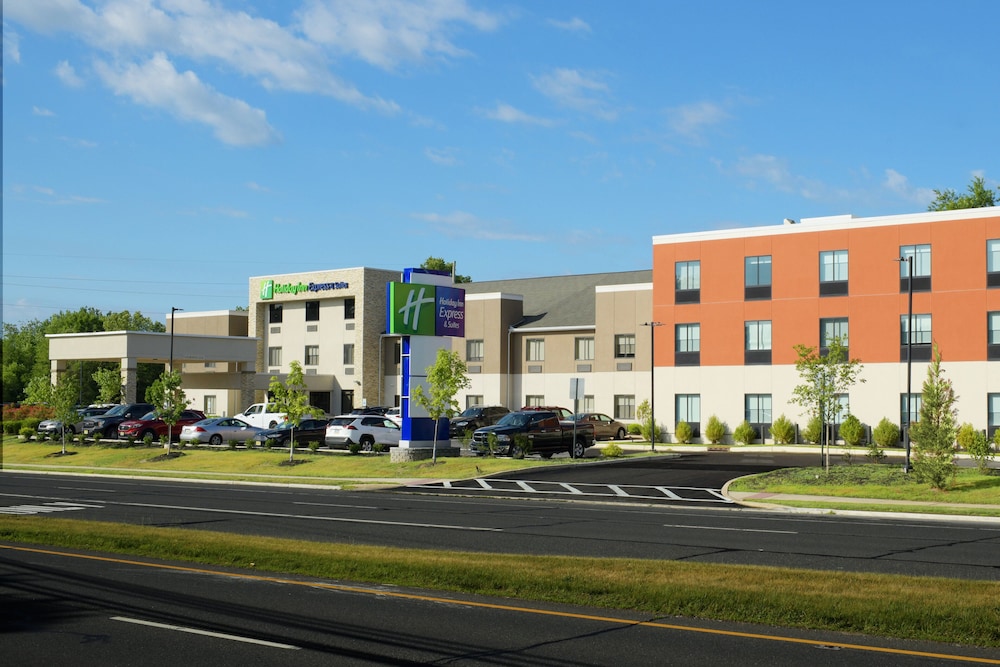 Holiday Inn Express & Suites Williamstown Glassboro an IHG Hotel - featured photo