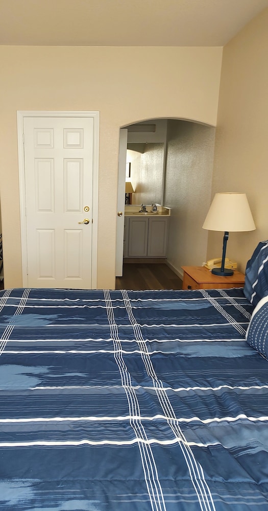 Pacific Plaza Hotel - photo 31